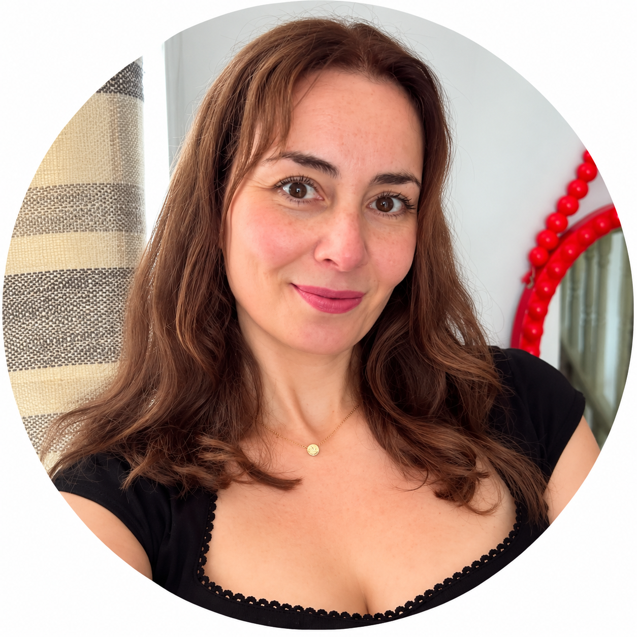 files/Retrato_circular_de_mujer_sonriente.png